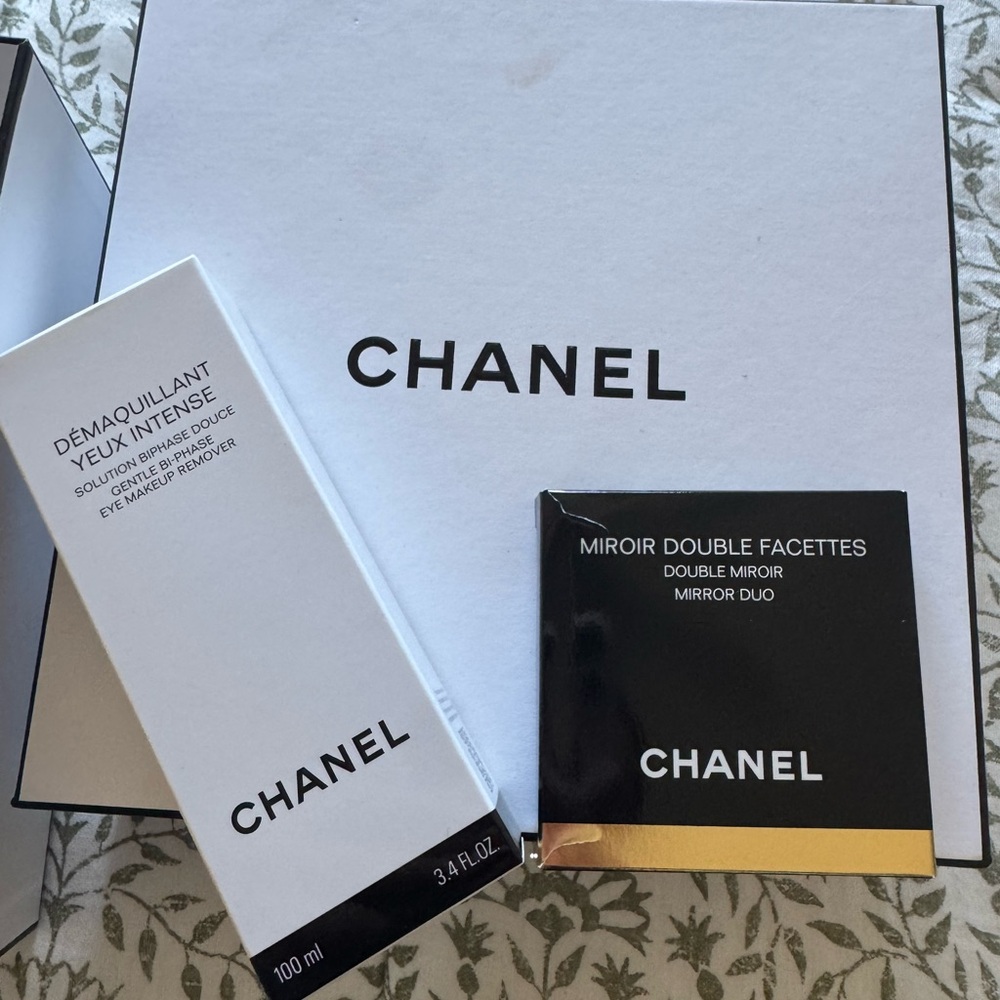 CHANEL Eye Makeup Remover and Mirror Set - Black and White